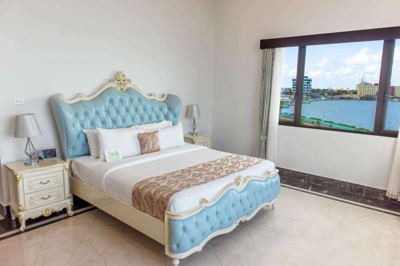 Golden Bay Belize Hotel ベリーズシティ エクステリア 写真