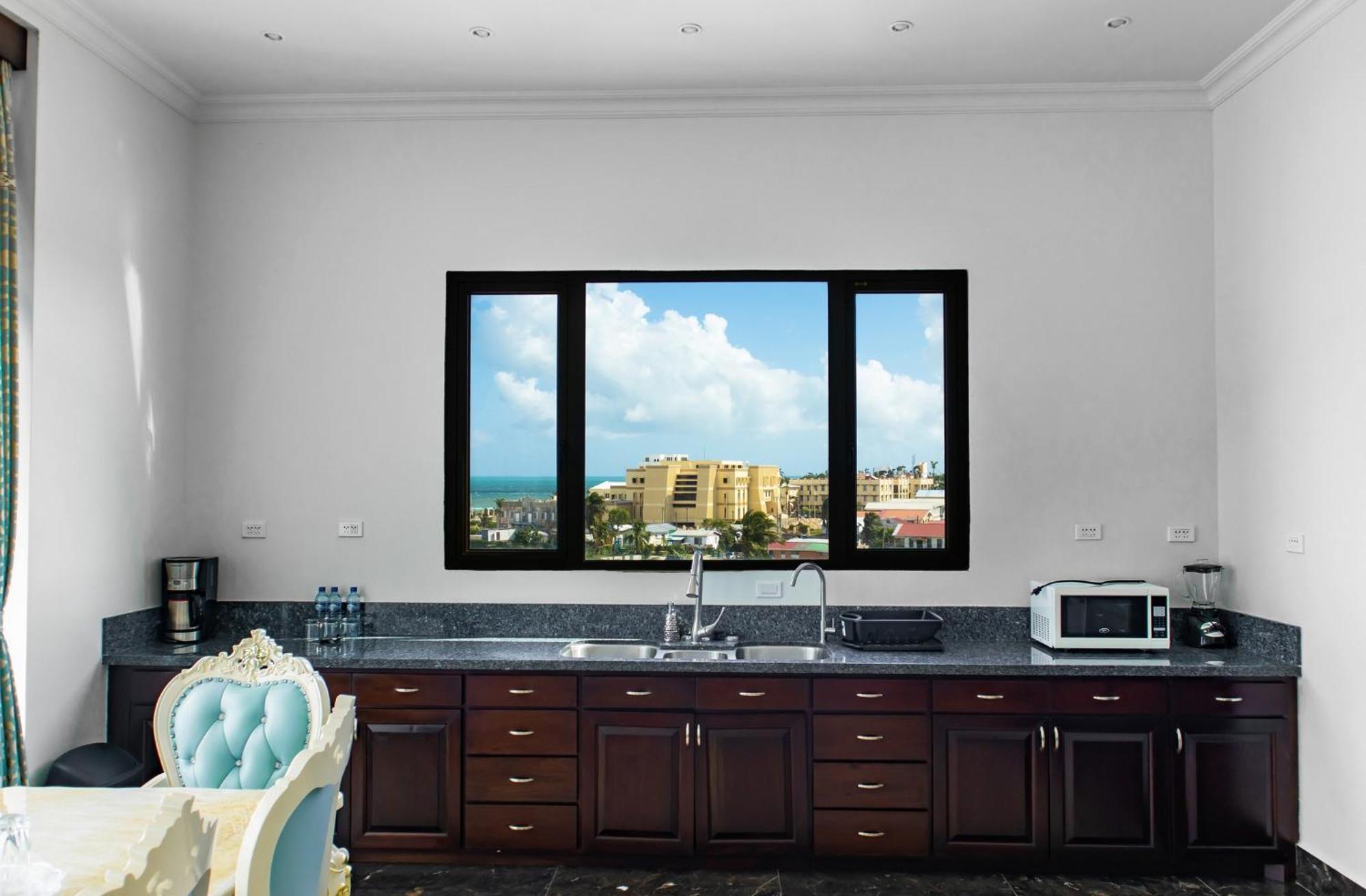 Golden Bay Belize Hotel ベリーズシティ エクステリア 写真