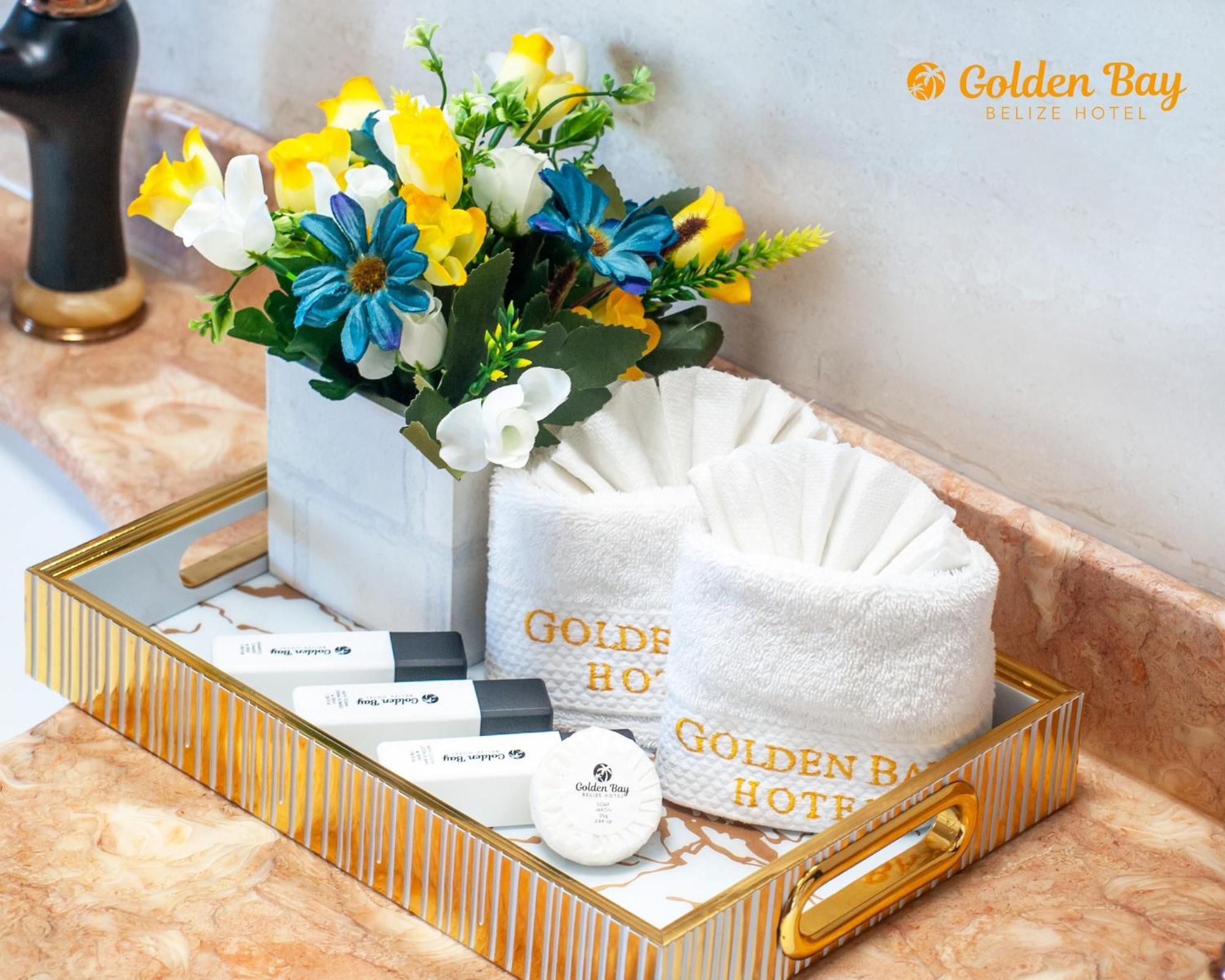 Golden Bay Belize Hotel ベリーズシティ エクステリア 写真