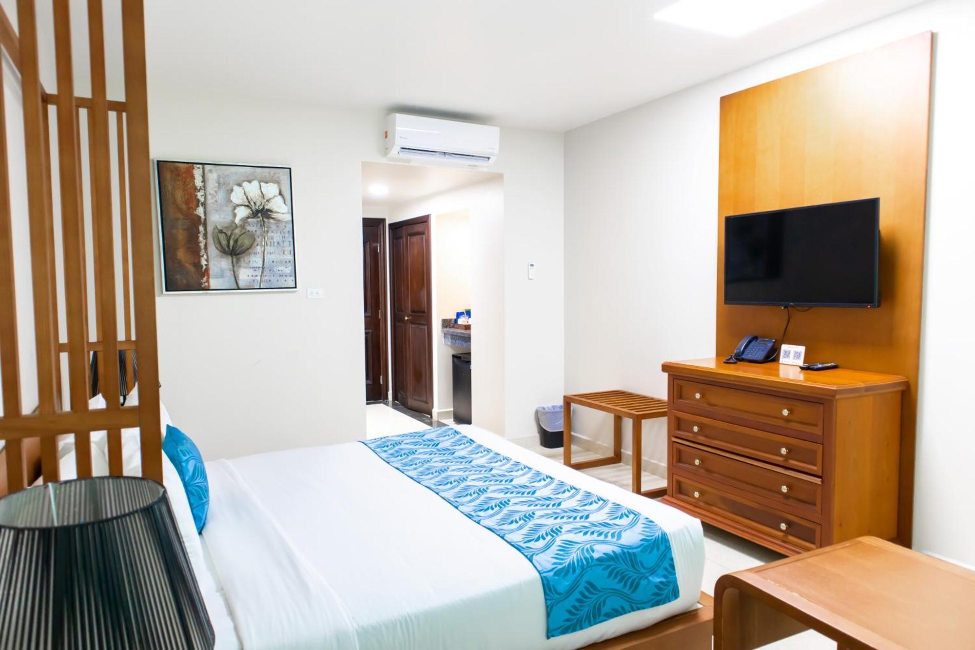 Golden Bay Belize Hotel ベリーズシティ エクステリア 写真